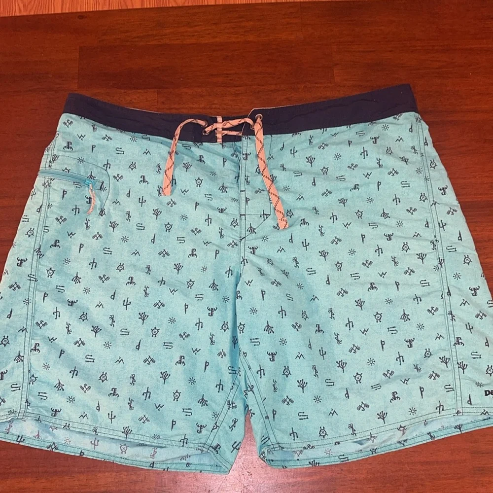 Patagonia M's Printed Wavefarer Mens Board Shorts. Size 40. 19’inches in length